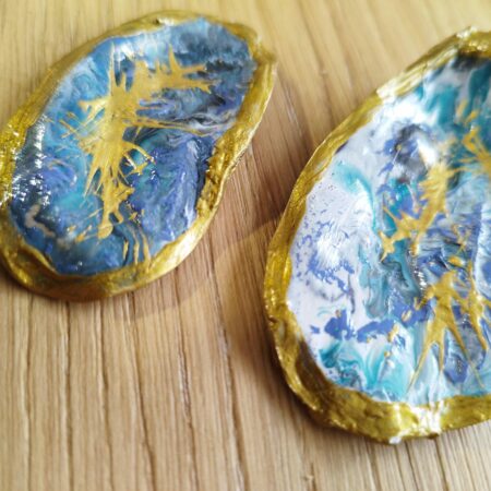 Boite à bijoux "Vagues" peintes à la main: pouring, décoration de table, cadeau de Noël, en huitre naturelle, doré à la main