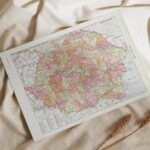 grande roumanie 1939, carte politique en couleurs et carte économique, planche encyclopédique originale